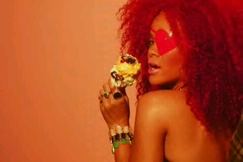 Первое фото из клипа Rihanna - S&amp;M