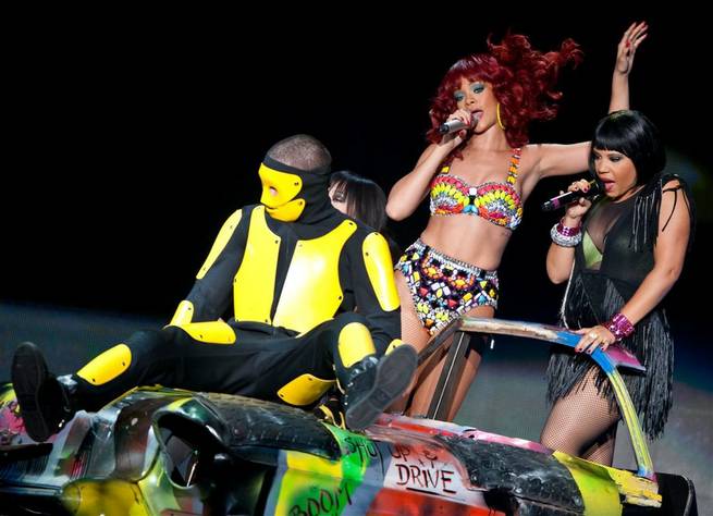 Rihanna на концерте в Лас-Вегасе 02