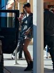 Rihanna покидает маникюрный салон