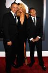 Rihanna c отцом Ronald Fenty и младшим братом Rajad на Grammy awards 2012