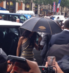 Rihanna прибывает на презентацию Rogue в Париже