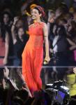 Rihanna выступает на церемонии MTV VMA 2012