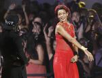 Rihanna выступает на церемонии MTV VMA 2012 (2)