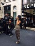Rihanna прибывает на презентацию Rogue в Париже