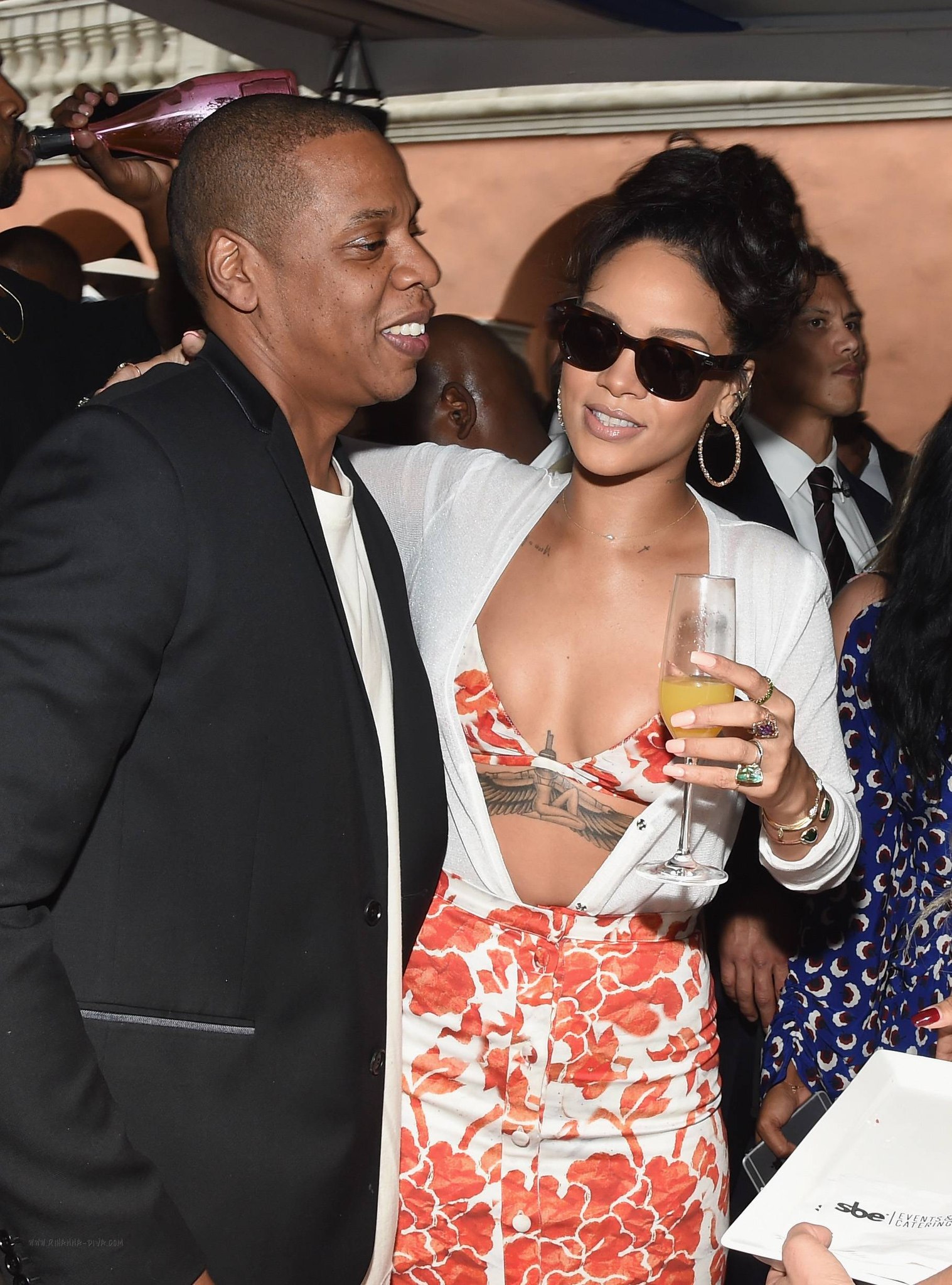 Rihanna посетила ежегодную вечеринку Roc Nation pre-Grammy party.