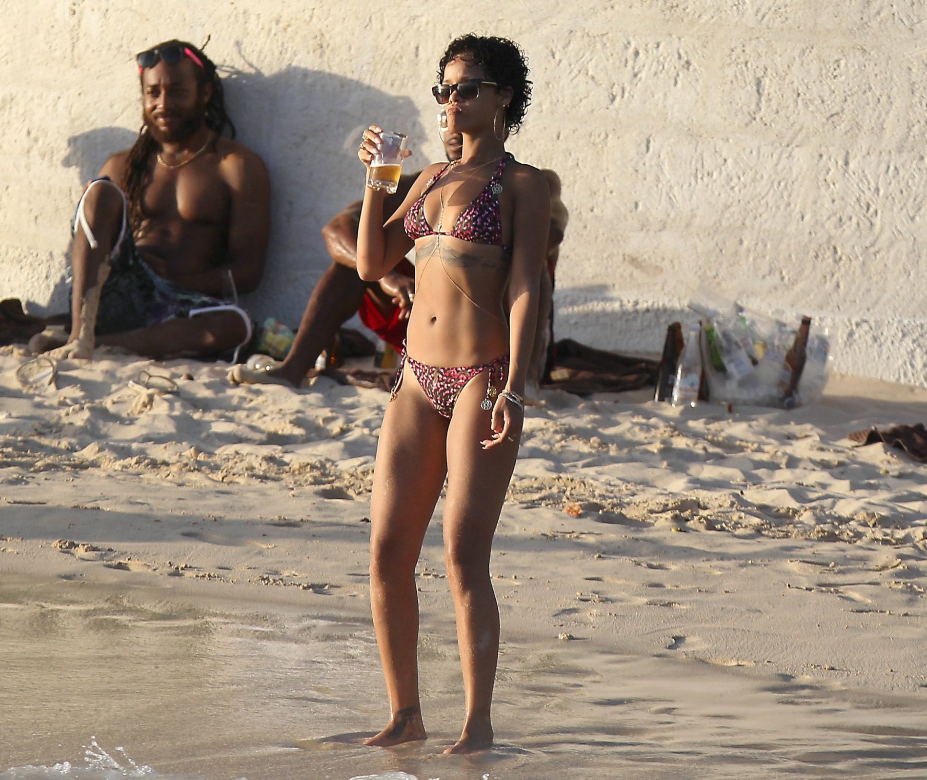 Рианна на пляже на Барбадосе - 9 августа.