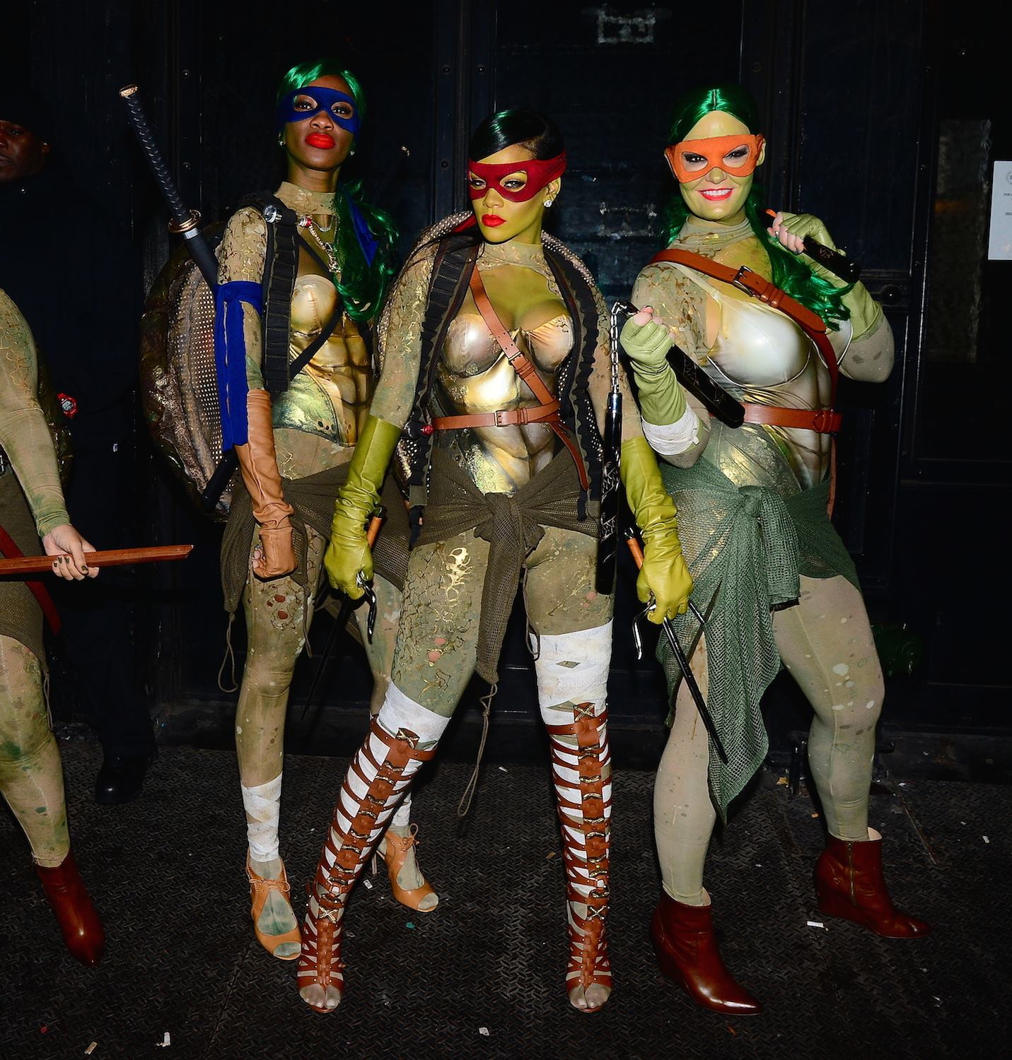 Rihanna с подругами отпраздновали Хэллоуин, переодевшись в Черепашек Ниндзя...