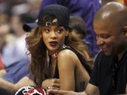 7 апреля - Rihanna на баскетбольном матче Clippers vs. Lakers в Лос-Анджелесе