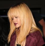 Rihanna покидает свой отель в Париже - 4 июня 2013