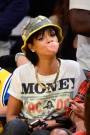 Rihanna и Melissa Forde на Lakers Game 22 ноября