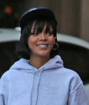 Rihanna покидает отель Montage в Беверли-Хиллз 1 декабря
