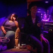 Видео: Rihanna провела всю ночь в студии звукозаписи