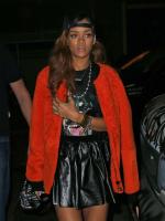 23 апреля - Rihanna покидает ресторан Greenhouse в Нью-Йорке