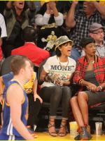 Rihanna и Melissa Forde на Lakers Game 22 ноября