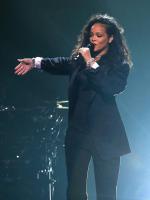 Rihanna выступает для DirecTV