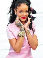 Rihanna на модном показе Dior в Нью-Йорке - 7 мая