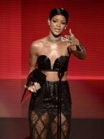 Rihanna получает награду Лучшая Соул/R&amp;B Певица на AMA 2013 (25 ноября)