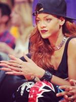 7 апреля - Rihanna на баскетбольном матче Clippers vs. Lakers в Лос-Анджелесе