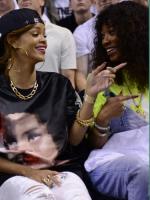21 апреля - Рианна и Мелиса на баскетбольном матче в Майами