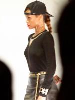 21 апреля - Rihanna покидает ночной клуб LIV в Майами
