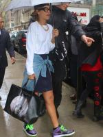 29 апреля - Рианна покидает свой отель в Нью-Йорке