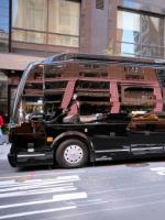 3 мая - Рианна покидает свой отель в Нью-Йорке