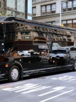 3 мая - Рианна покидает свой отель в Нью-Йорке