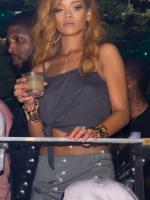 7 мая - Rihanna в клубе Greenhouse в Нью-Йорке