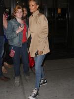 10 мая - Рианна покидает свой отель в Нью-Йорке
