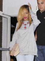 19 мая - Rihanna покидает ресторан Giorgio Baldi в Лос-Анджелесе