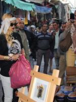 25 мая - Рианна на торговом рынке в Рабате