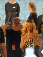 Rihanna покидает свой отель в Барселоне - 1 июня 2013