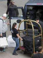 6 июня - Рианна покидает свой отель в Антверпене