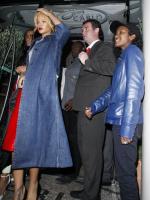 11 июня - Rihanna покидает ресторан San Carlo в Манчестере