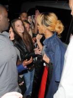 11 июня - Rihanna покидает ресторан San Carlo в Манчестере
