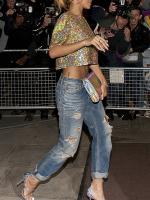 16 июня - Рианна покидает ночной клуб Boujis в Лондоне