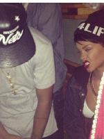 Rihanna в клубе BAPE в Нью-Йорке (19 августа)