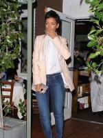 Rihanna покидает ресторан Giorgio Baldi в Лос-Анджелесе - 28 августа