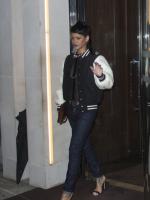 Рианна покидает отель в Лондоне - 10 сентября