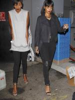 Rihanna около Hooray Henry&#039;s в Западном Голливуде - 8 февраля 2014