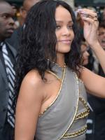 Rihanna на запуске своего парфюма Rihanna Rogue в Париже - 4 июня