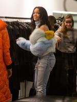 Rihanna на шоппинге в «Montaigne Market»