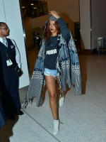 Rihanna в аэропорту LAX в Лос-Анджелесе - 29 апреля 2015