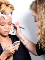Rihanna на съёмках фотосессии к парфюму ROGUE