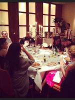Rihanna с друзьями в ресторане San Carlo в Манчестере (11 июня)